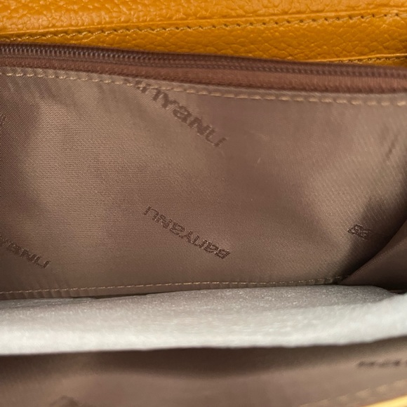 Gold Leather Wallet/Clutch faux Crocodile Banyanu NWT, Authenticity Card w/# - Picture 7 of 14